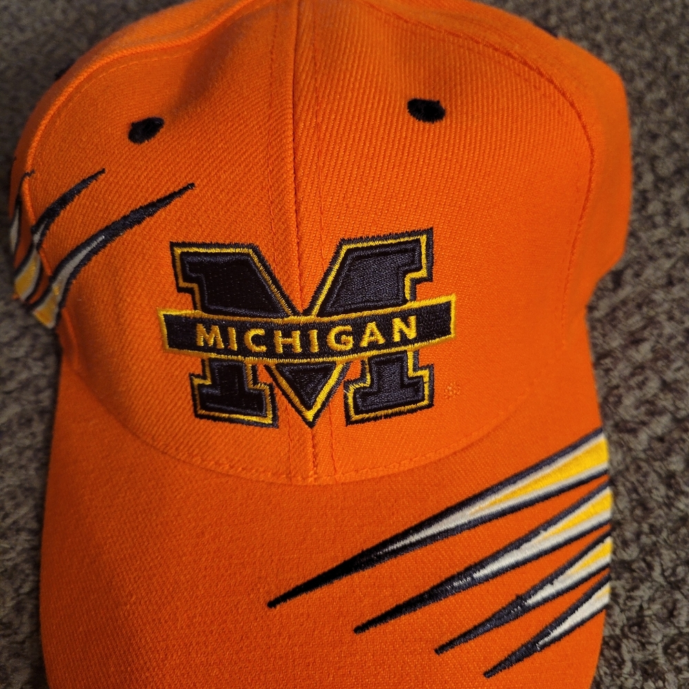 Top of the world adjustable rare Michigan Woverines mens hat